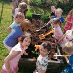 Staráme se o záhonky